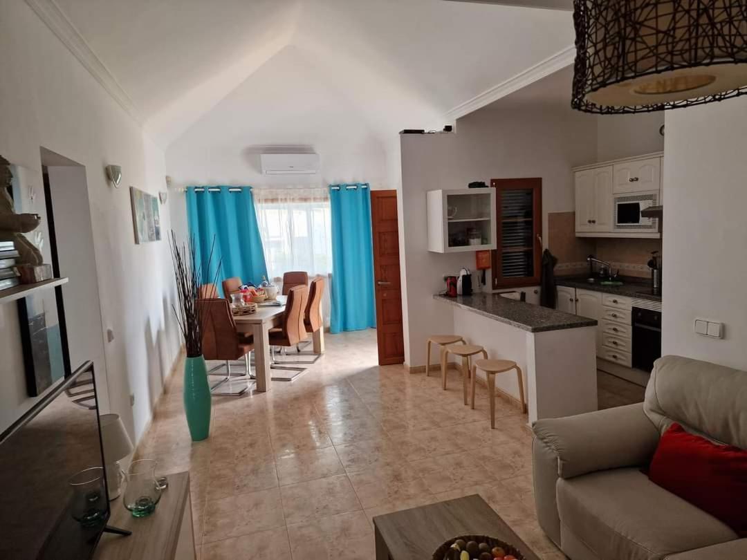Villa Juanita, Puerto Del Carmen, Lanzarote 蒂亚斯 外观 照片